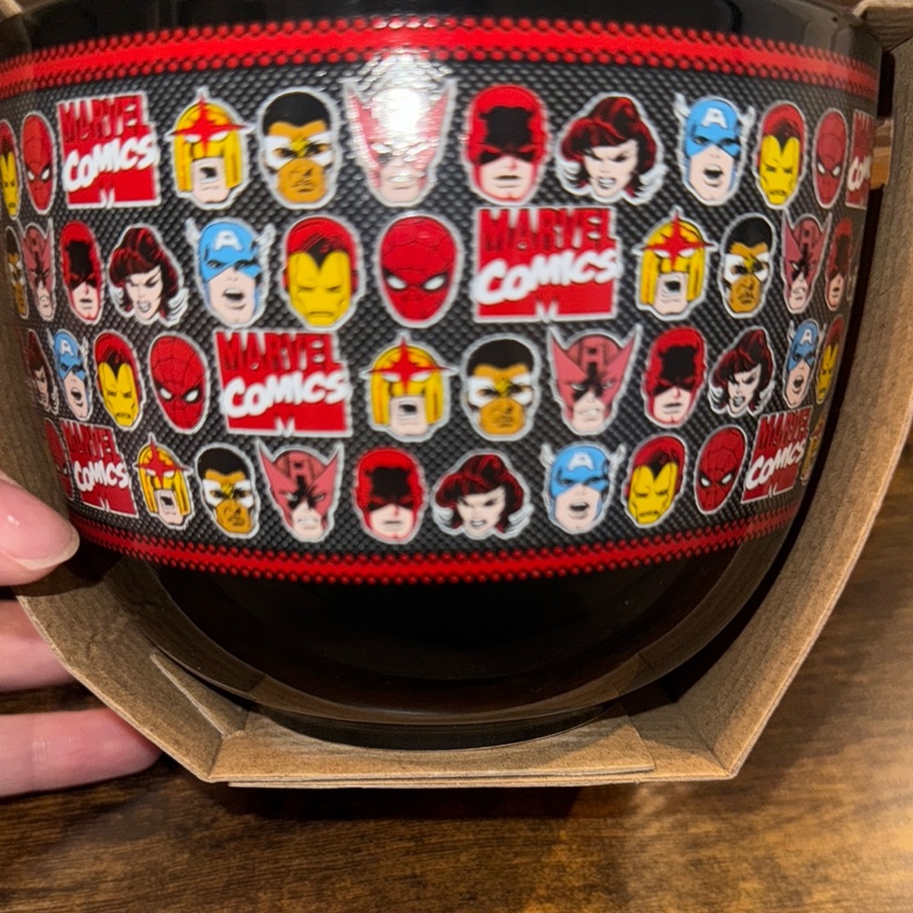 Marvel Comics Bowl Set - Picture 2 of 5
